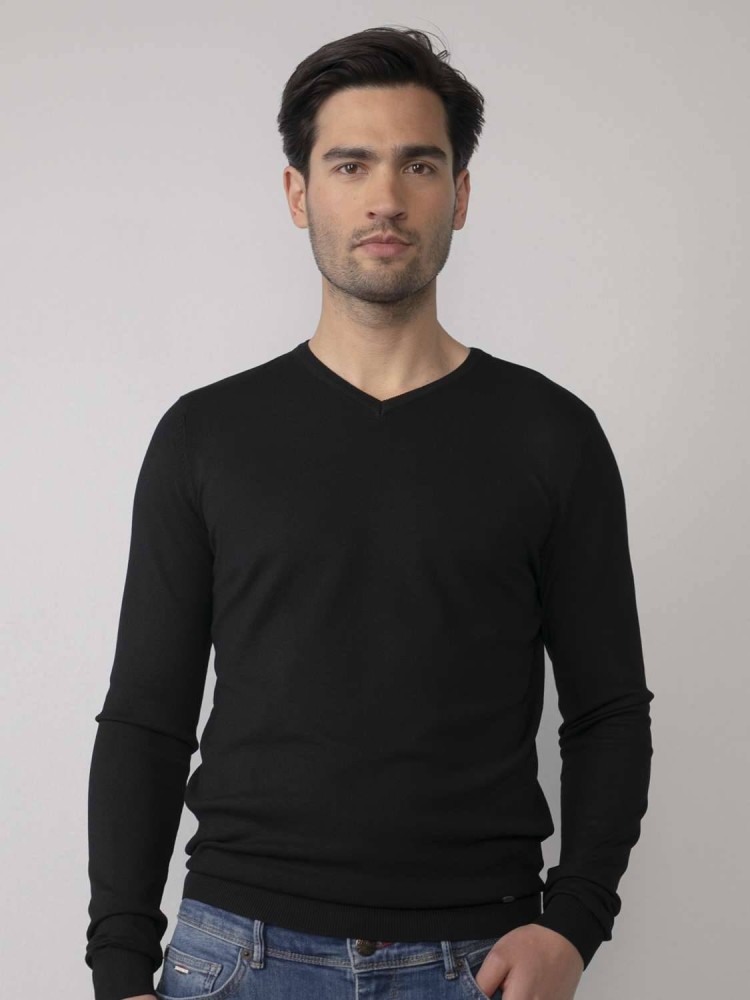 Essential V-Neck Knit - Black