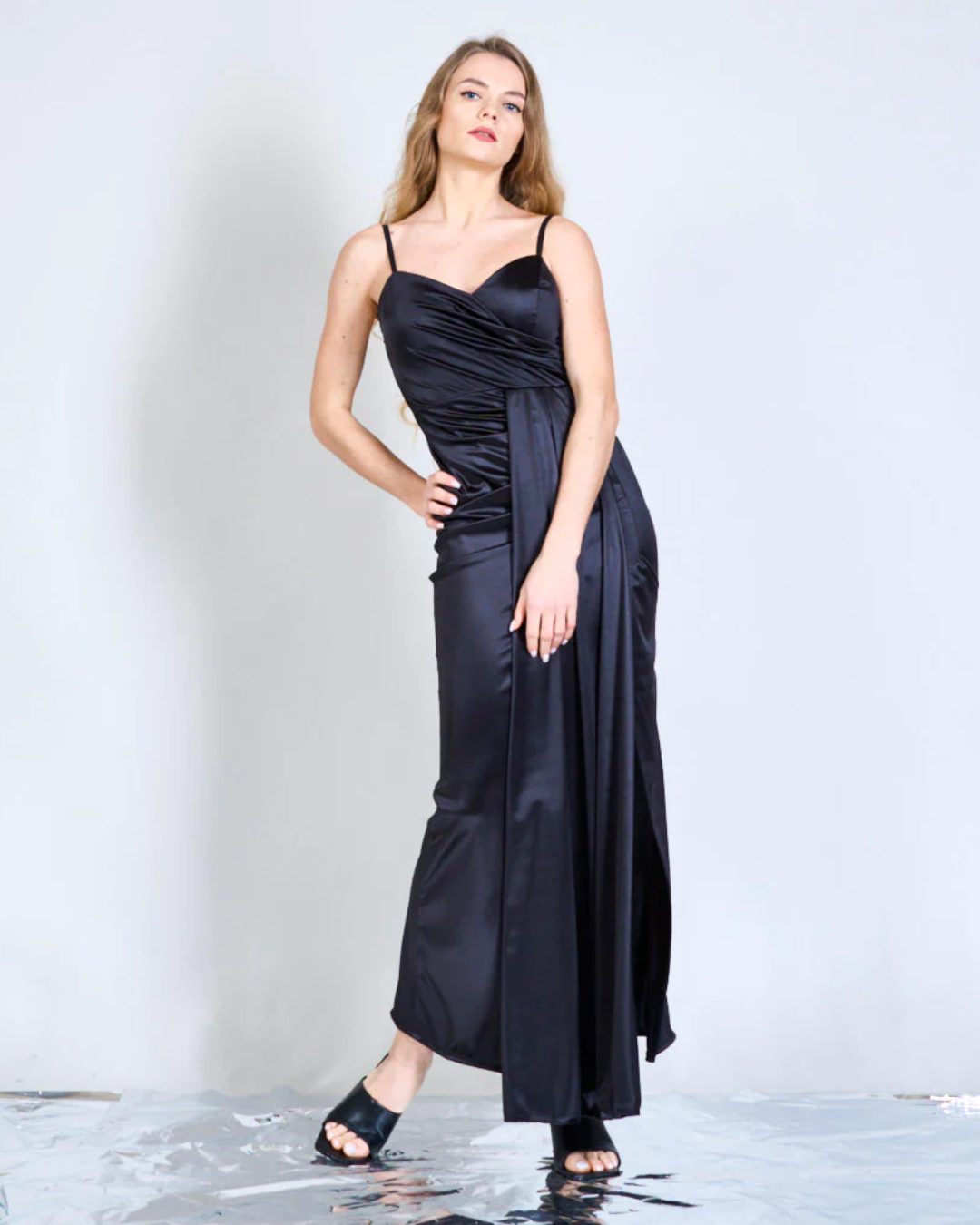 Long Cocktail Dress with Veil - Black