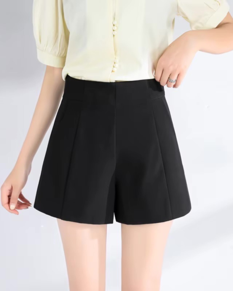 High-Waisted Shorts - Black