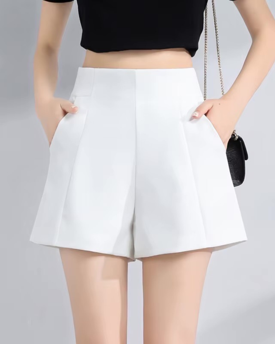 High-Waisted Shorts - White