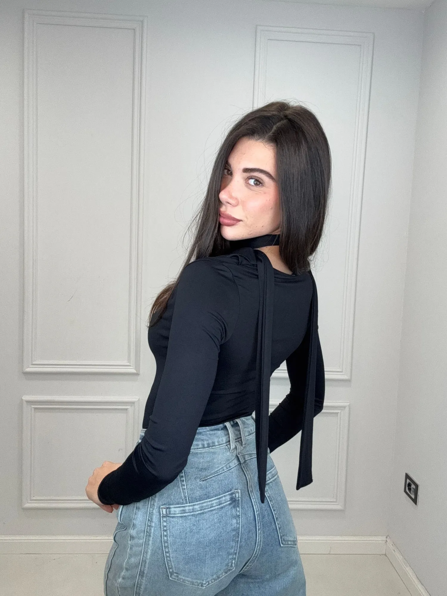 Long-Sleeve Top with Neck Strap - Black
