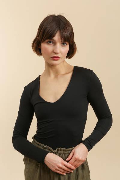 Long-Sleeved V-Neck T-shirt - Black