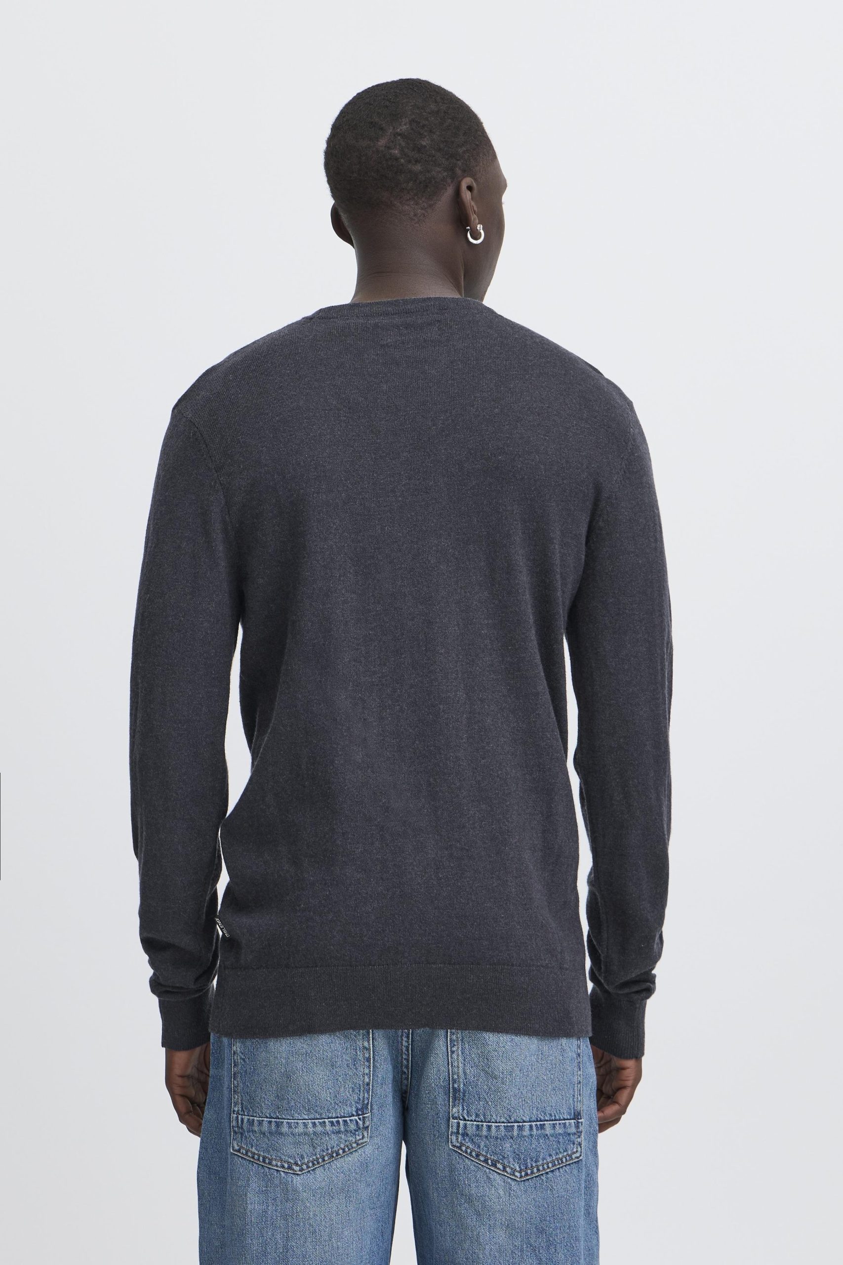 20718439-BLACK_1