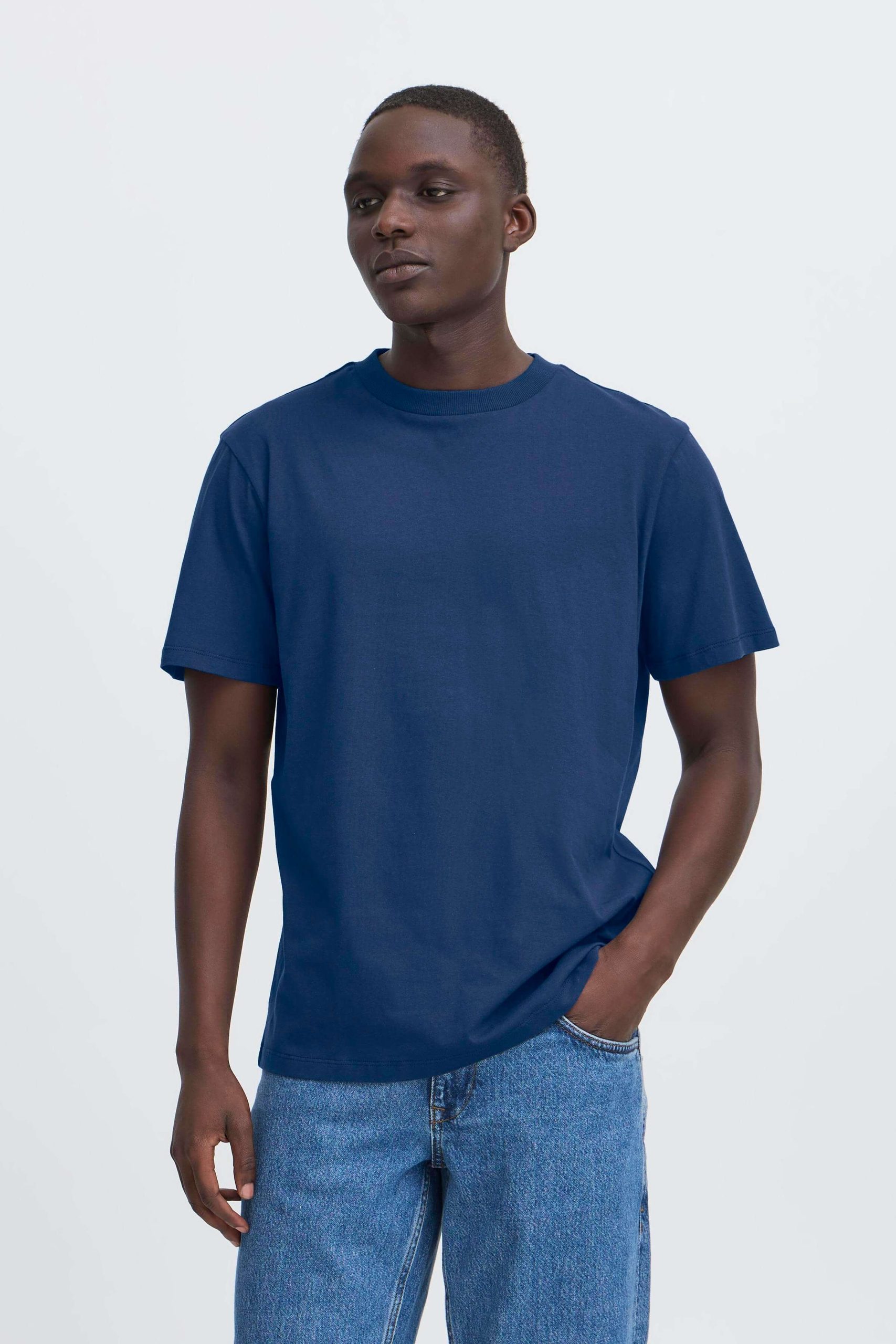 20718460-BLUE