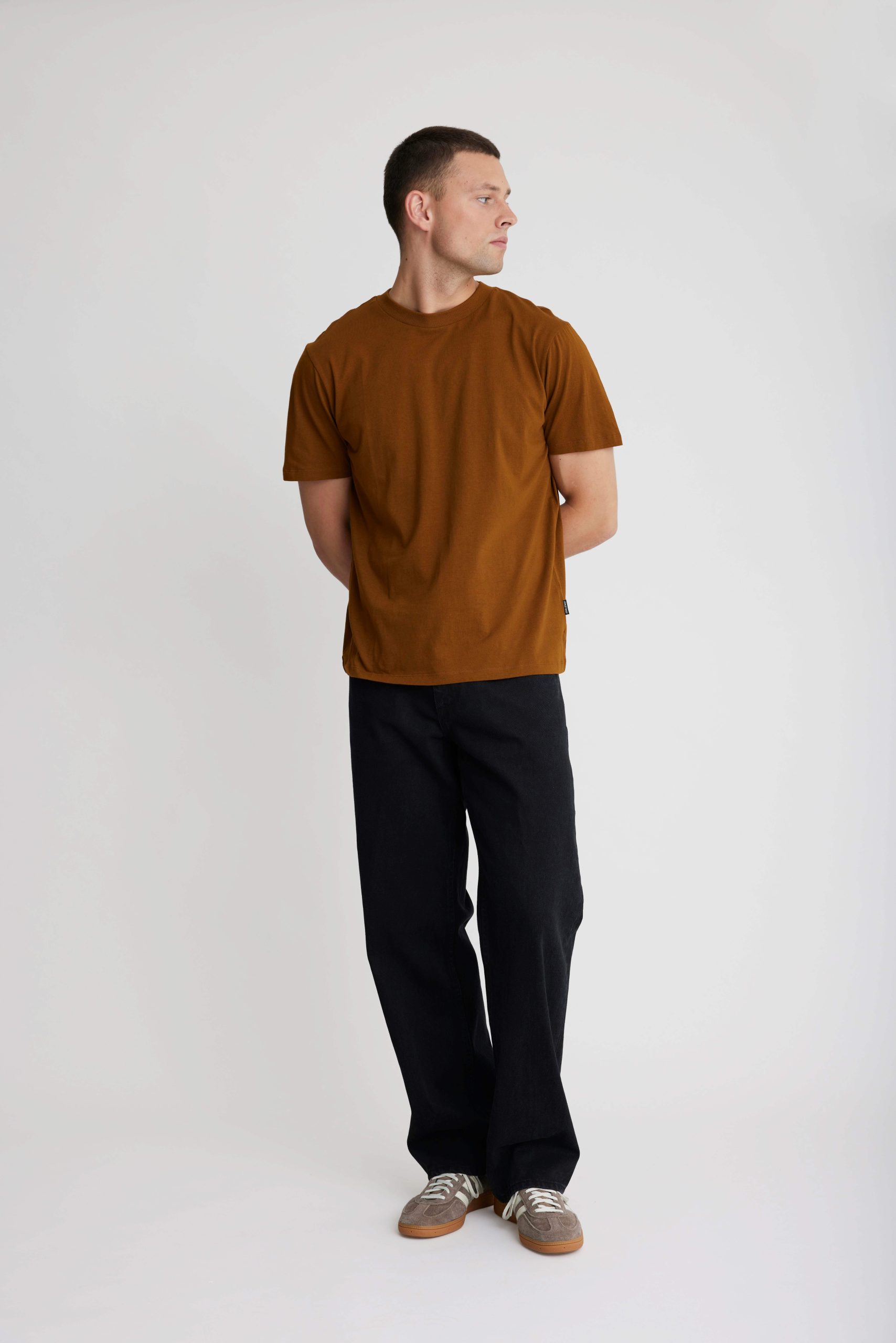 20718460-BROWN_2