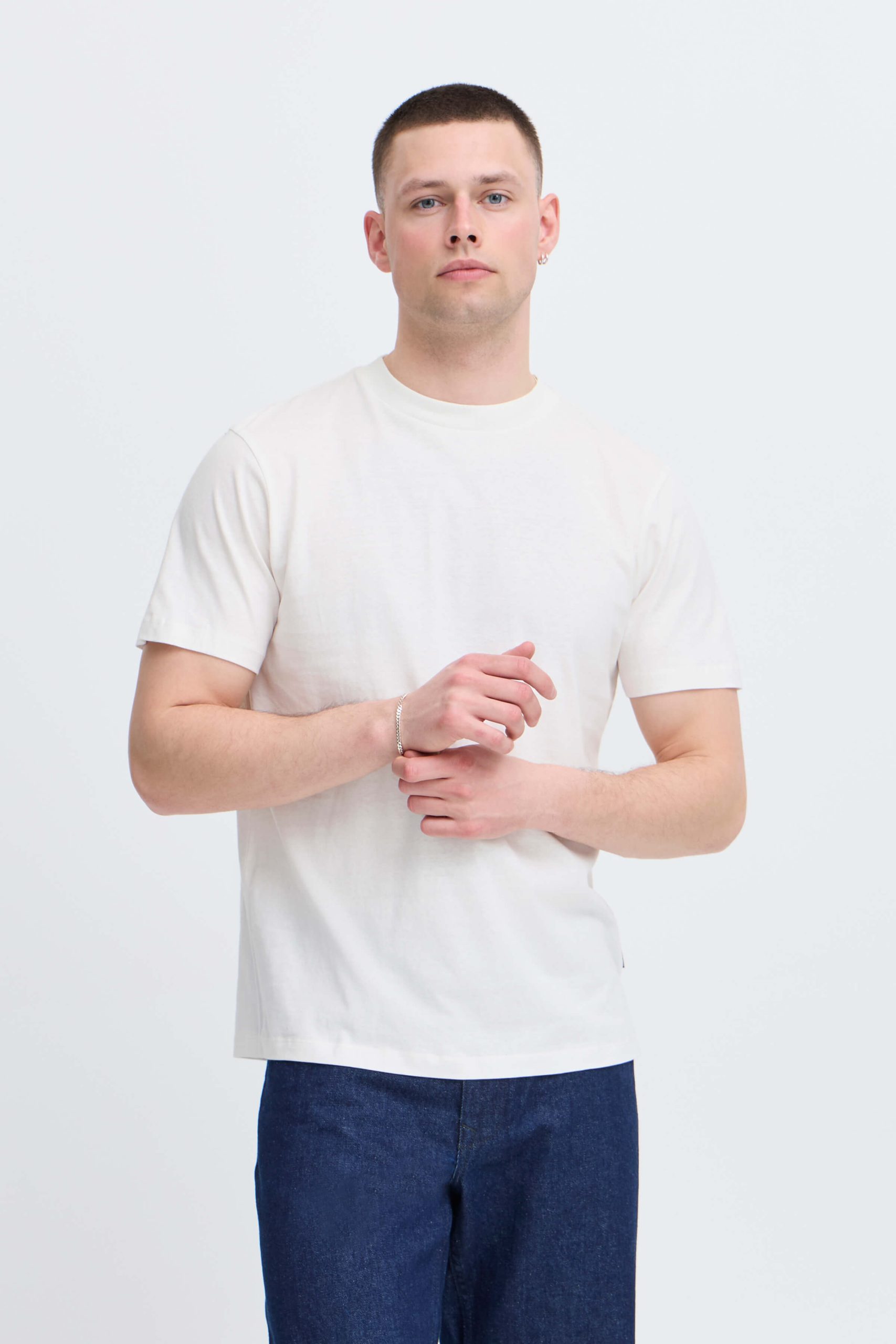 20718460-WHITE