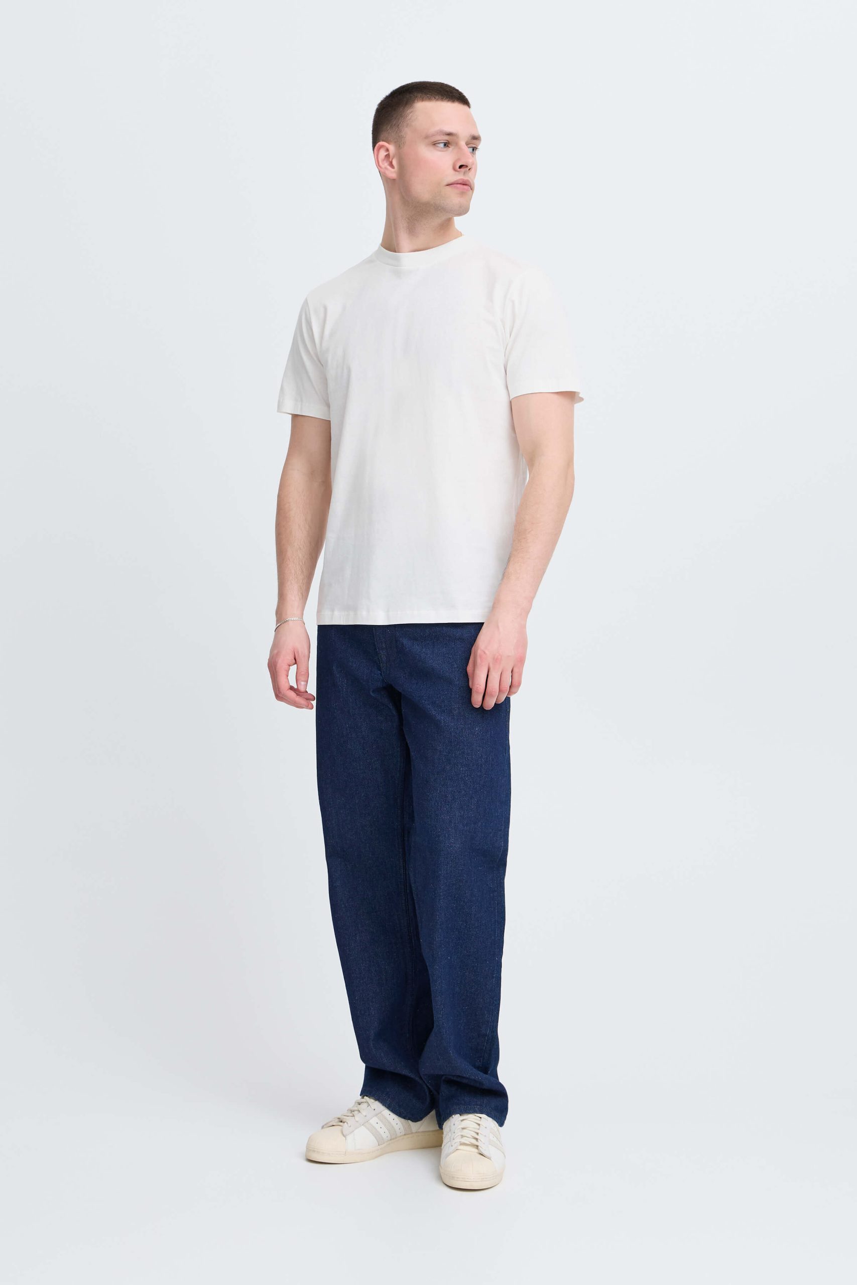 20718460-WHITE_2
