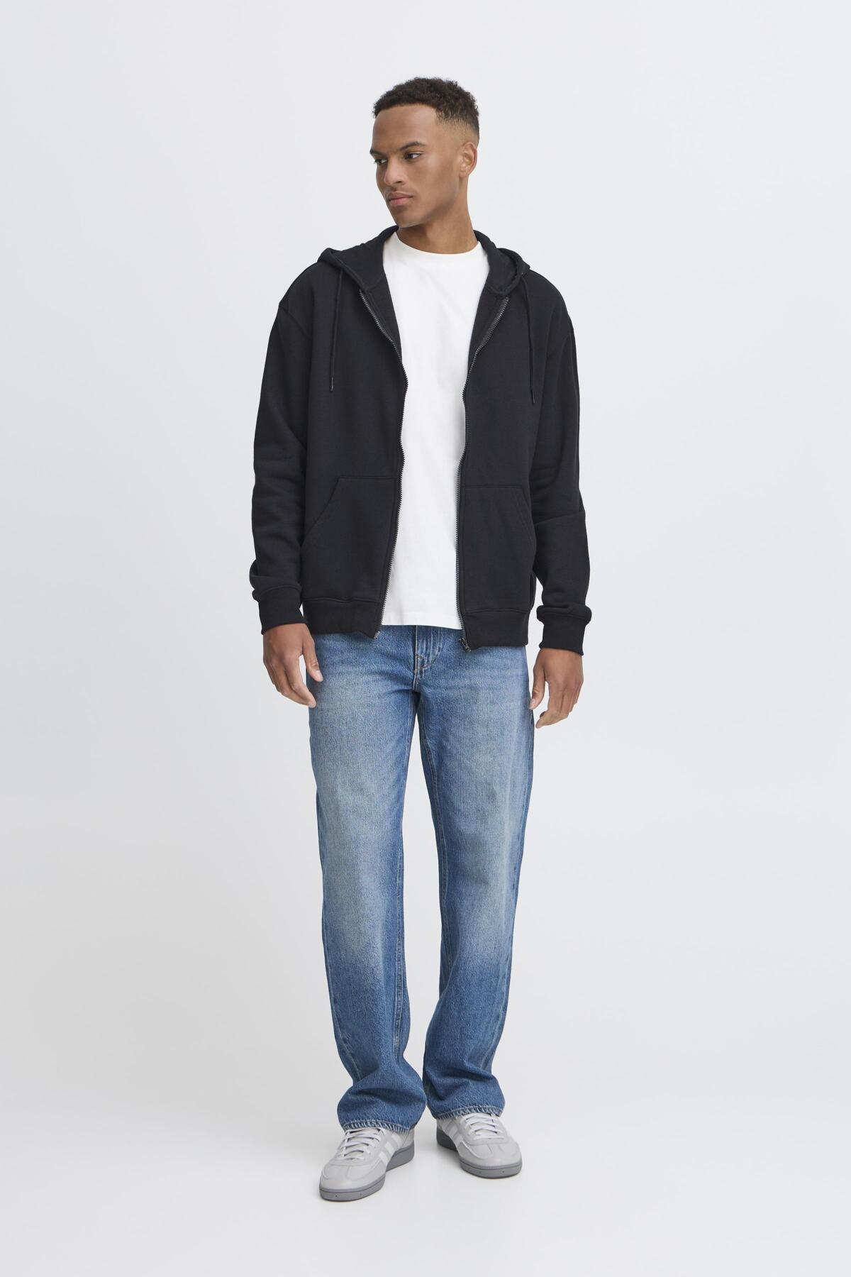 20718483-BLACK_2