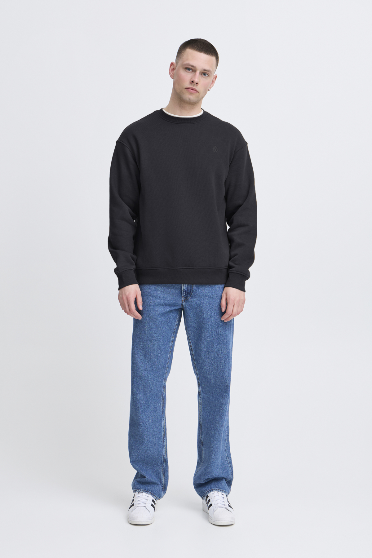 20718487-BLACK_2
