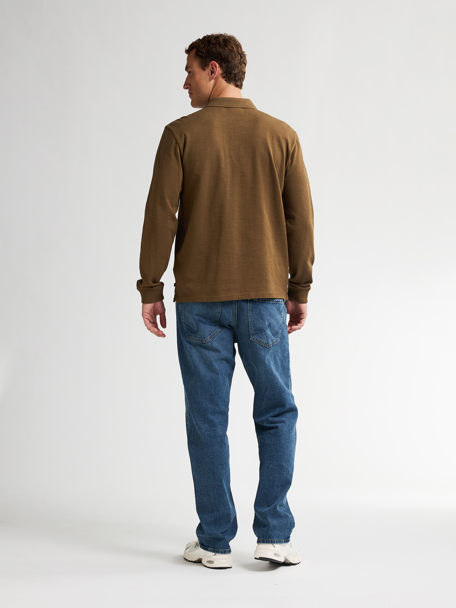 25POL903-CAMEL_3