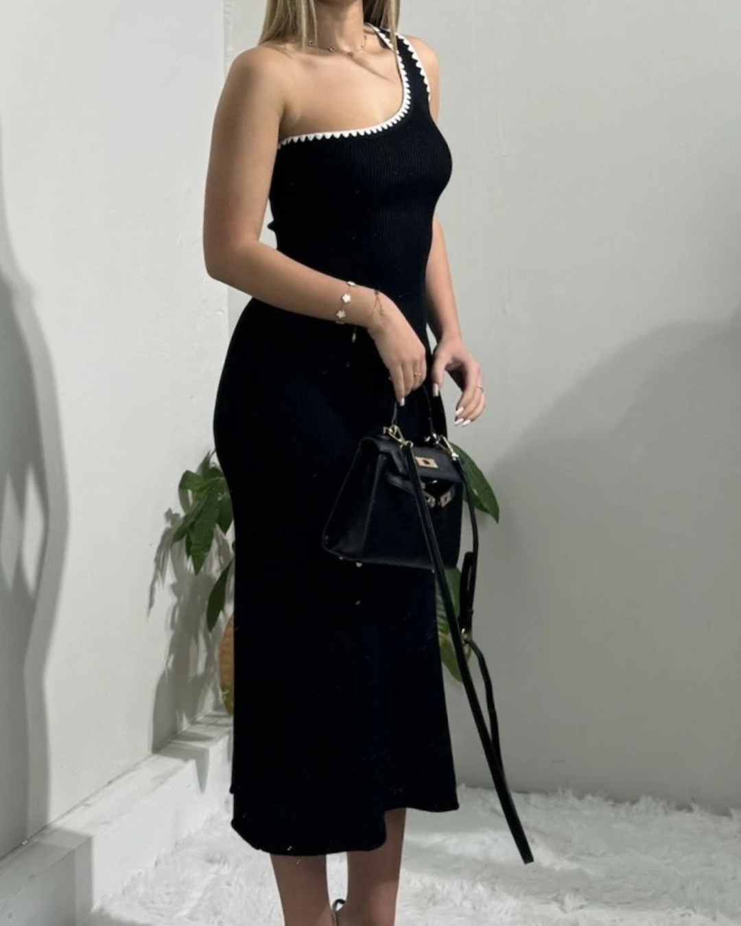 GI81051-BLACK_1