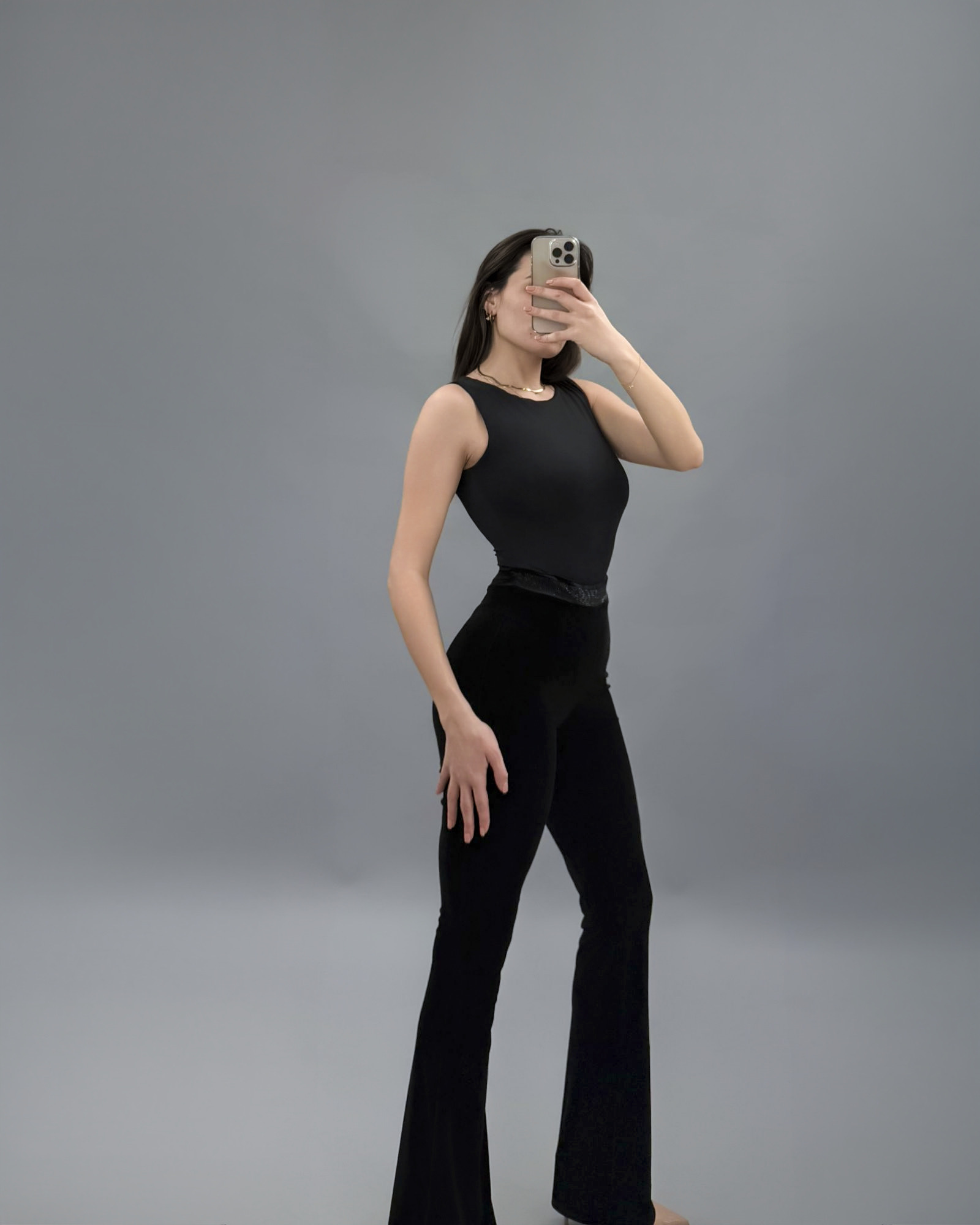 MI132781-BLACK_1