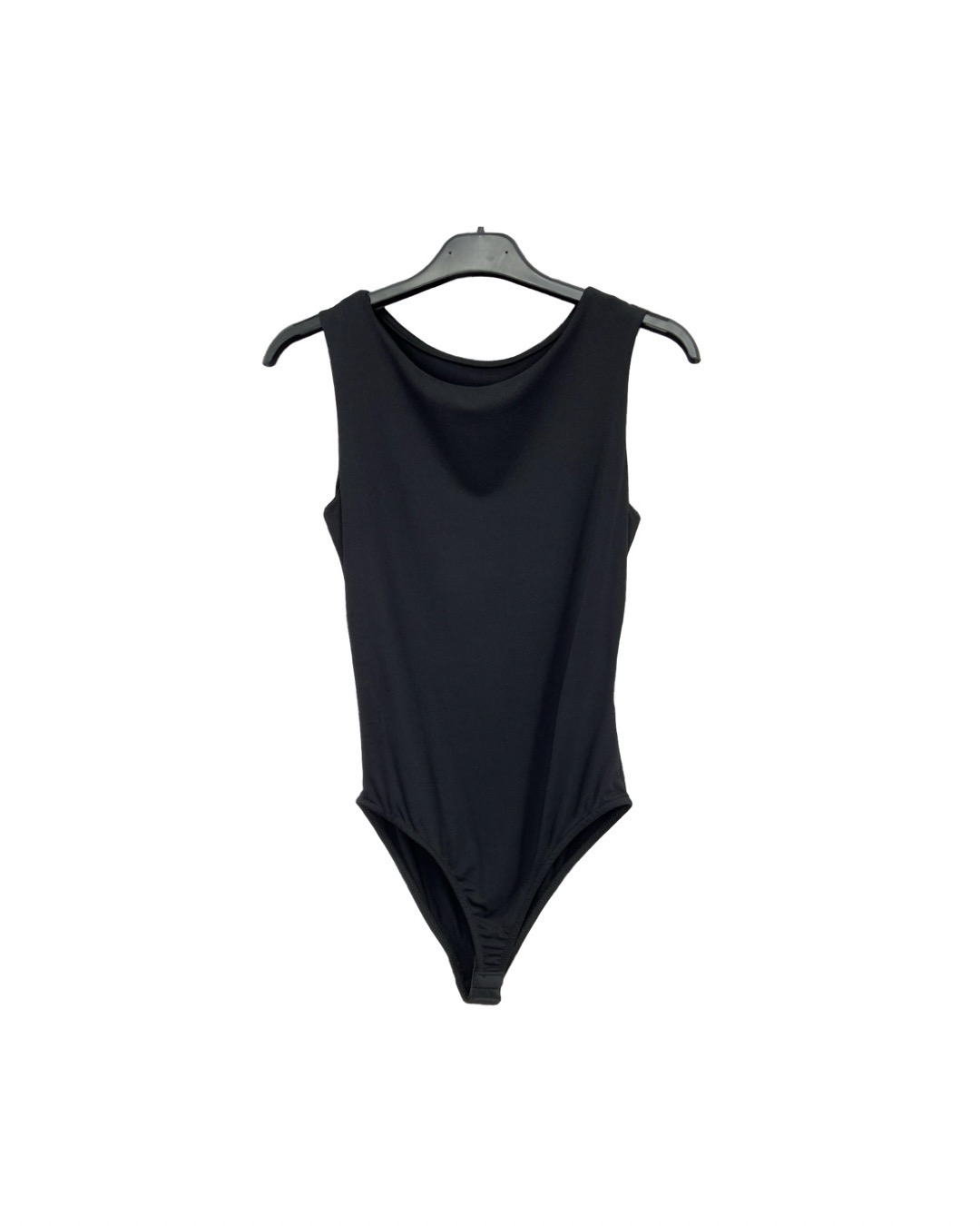 MI132781-BLACK_3