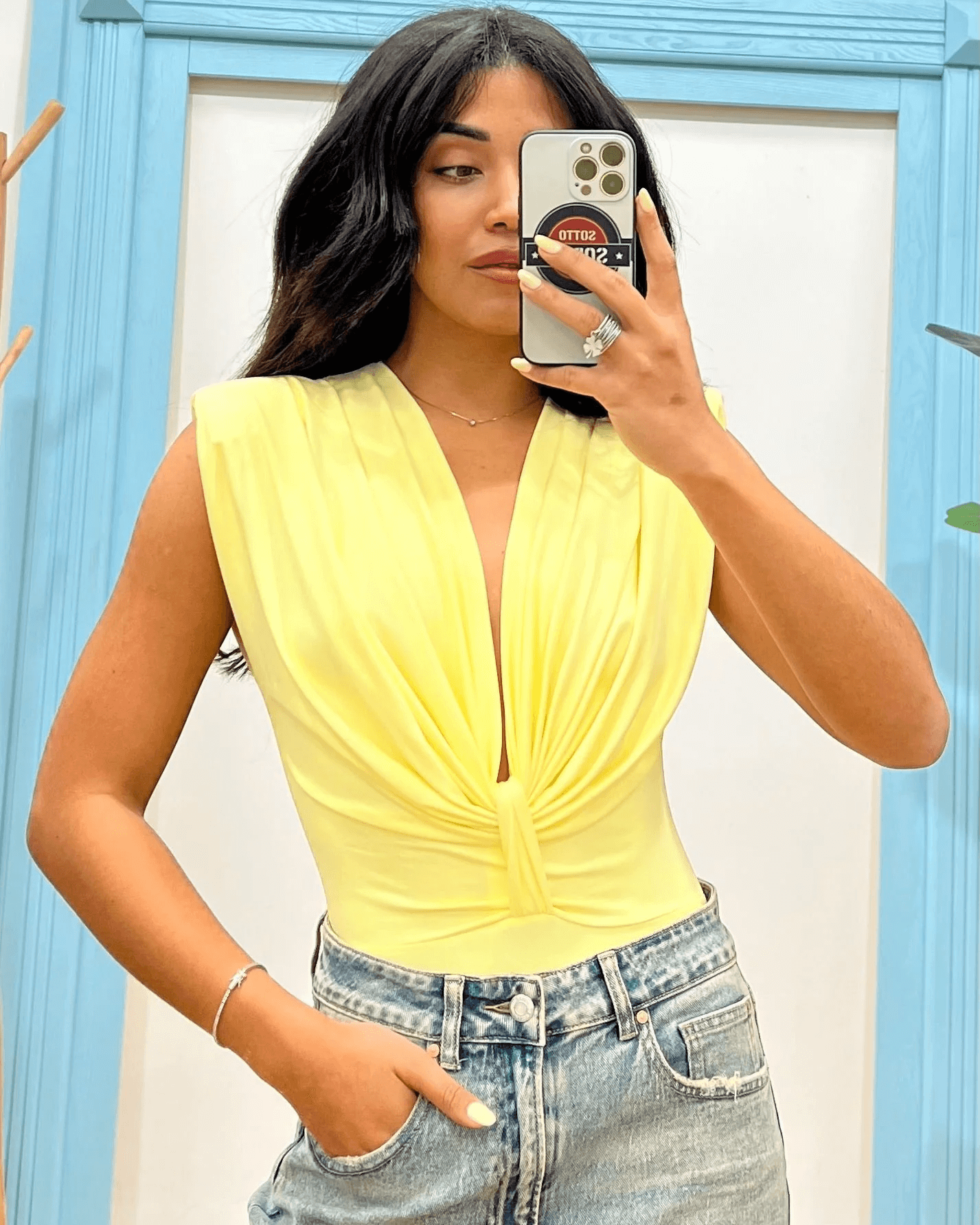 MI135912-YELLOW_2