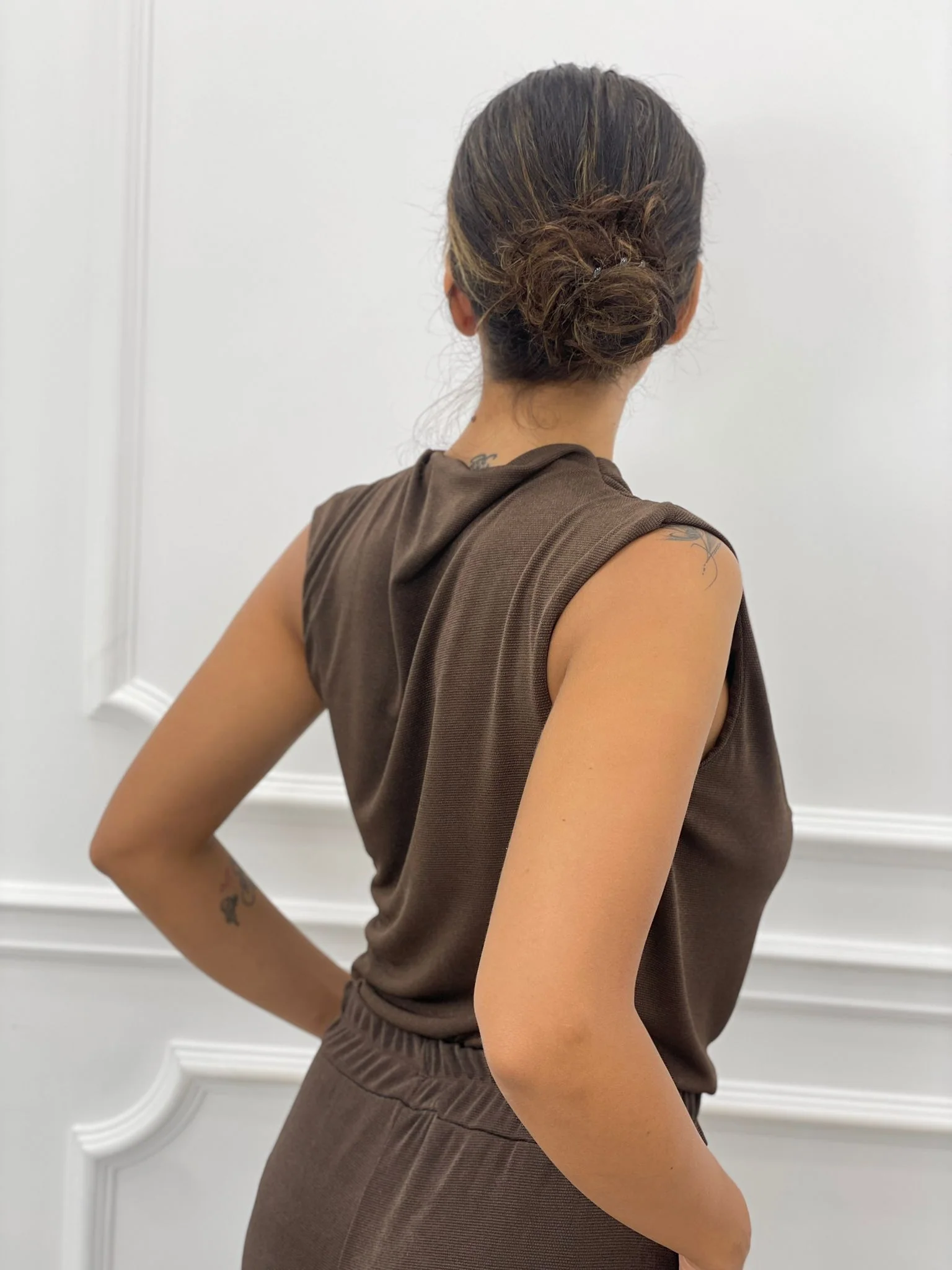UN258762-BROWN_2