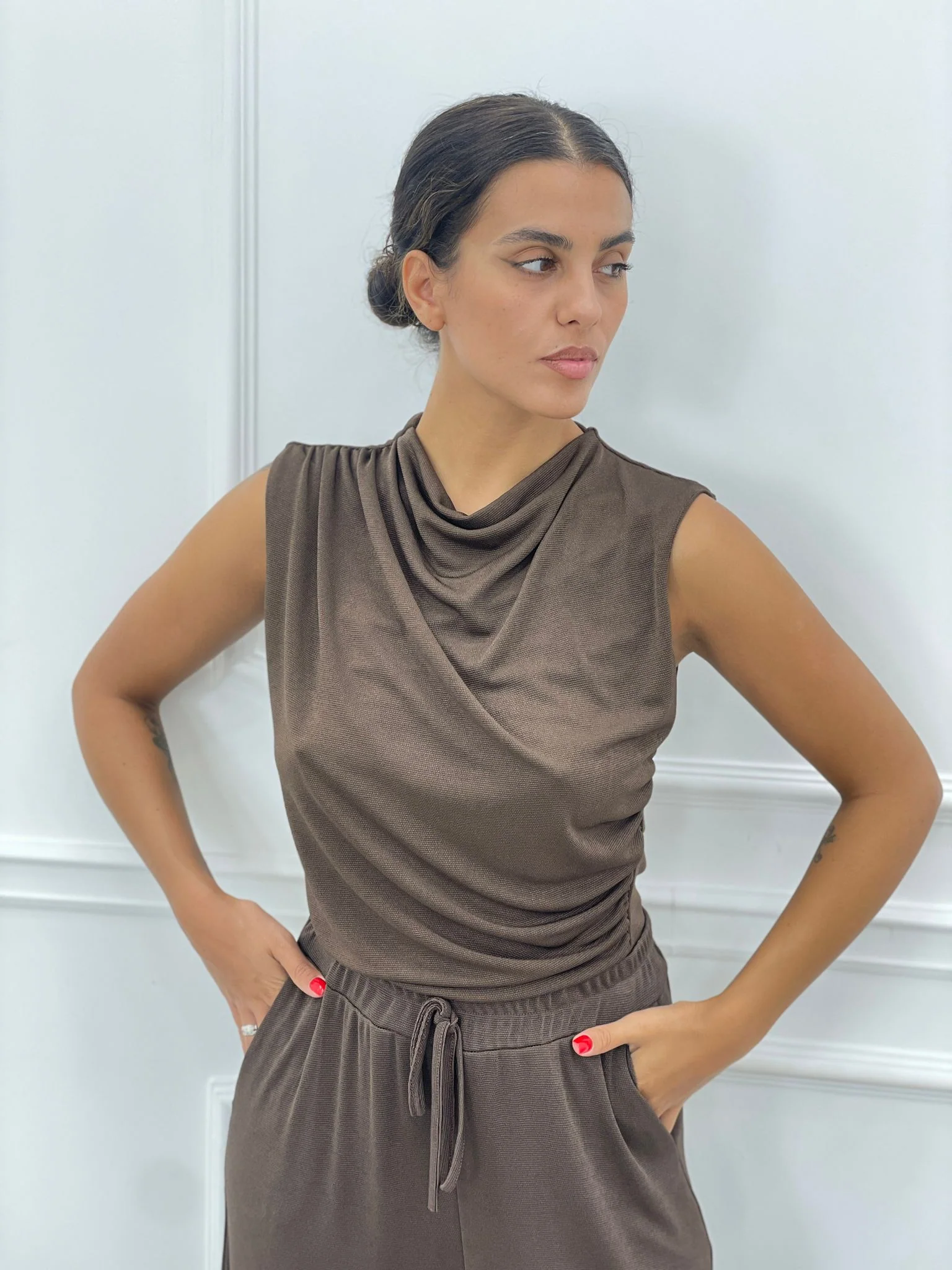 UN258762-BROWN_4
