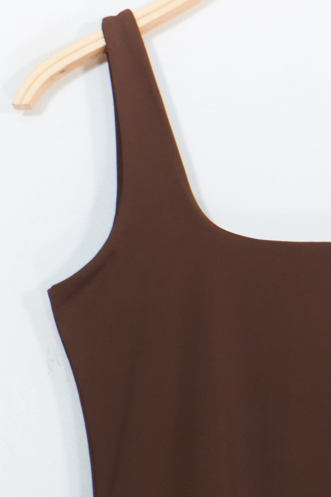 VAN1693-BROWN_1