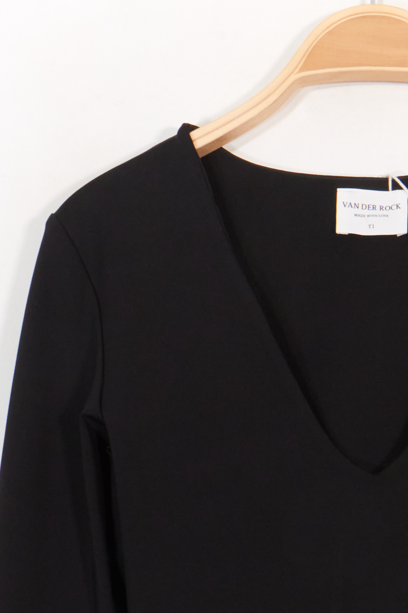 VAN1802-BLACK_5